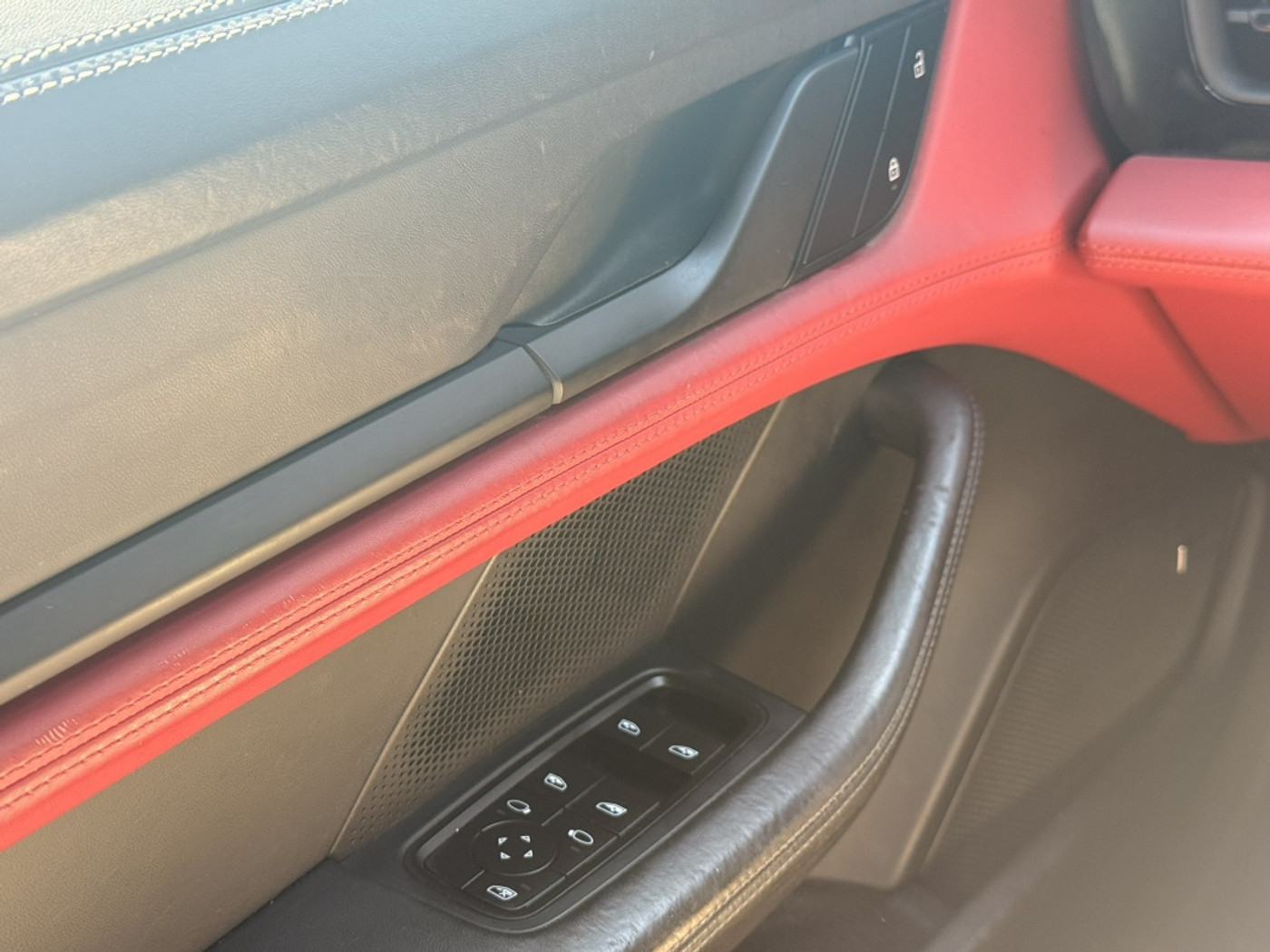Foto van Porsche Taycan