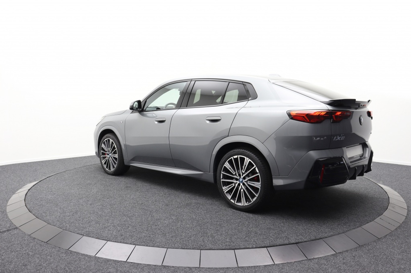 Foto van BMW Ix2 Xdrive30
