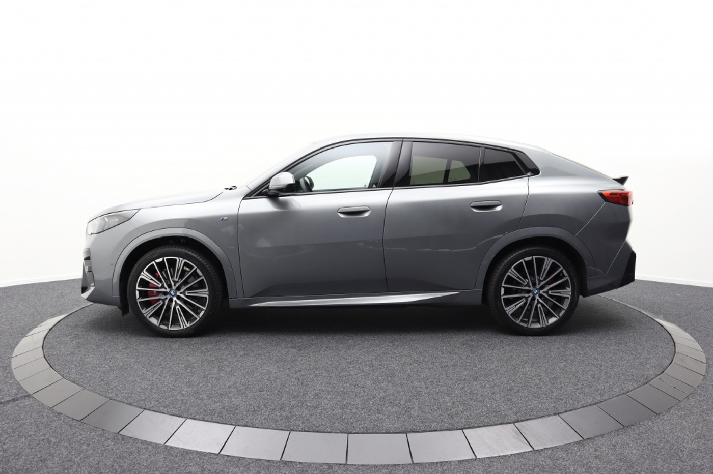 Foto van BMW Ix2 Xdrive30