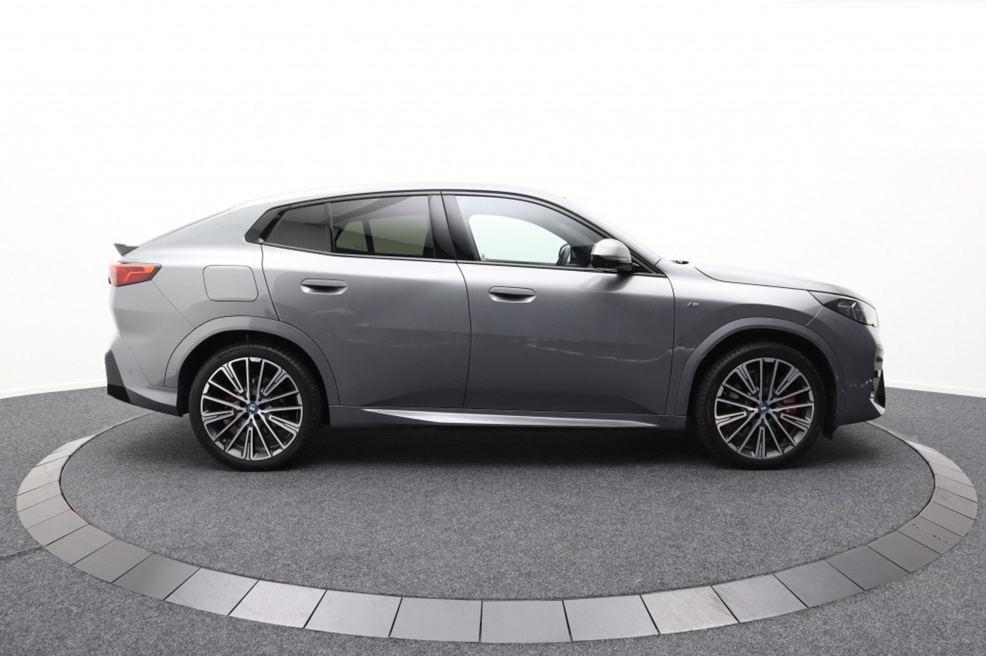Foto van BMW Ix2 Xdrive30