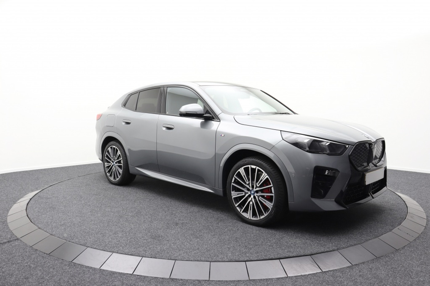 Foto van BMW Ix2 Xdrive30