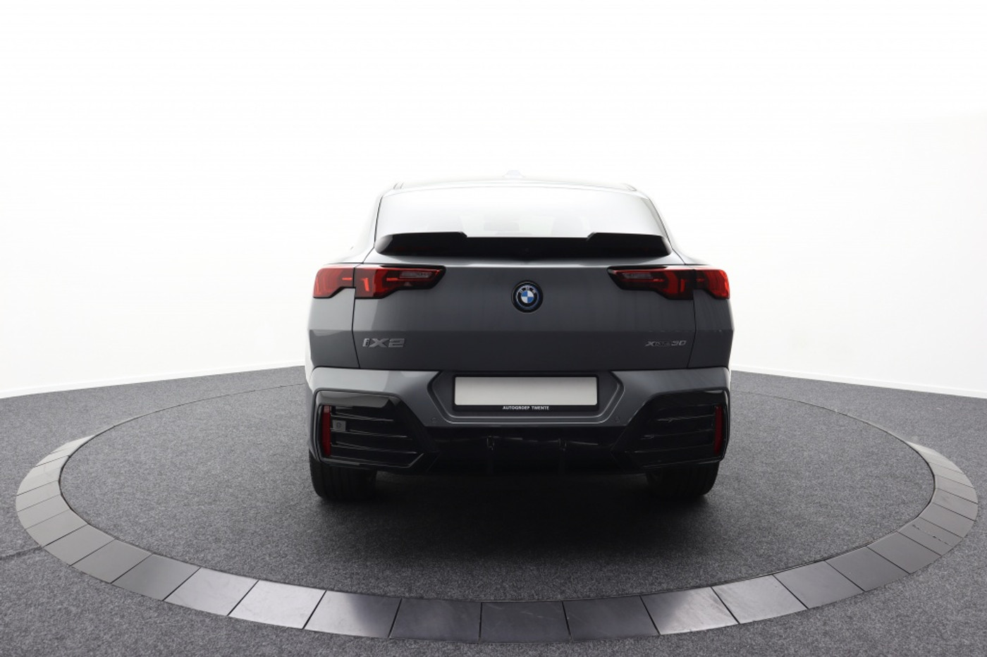 Foto van BMW Ix2 Xdrive30