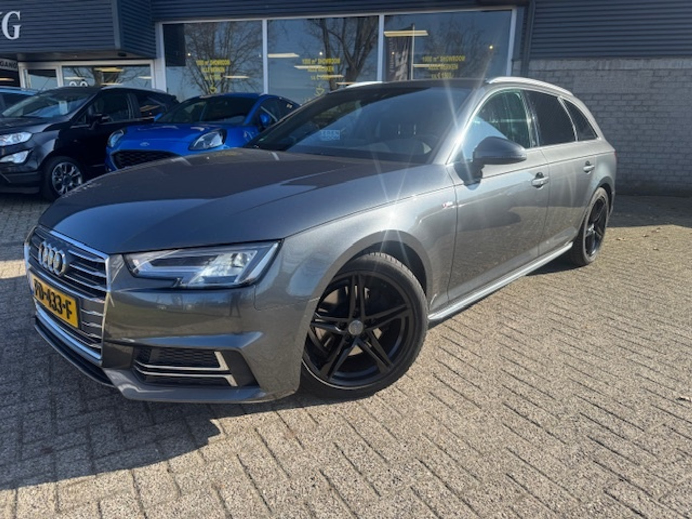 Audi A4 Avant 2.0 TFSI ultra Sport S line edition trekhaak 2017 - voorkant