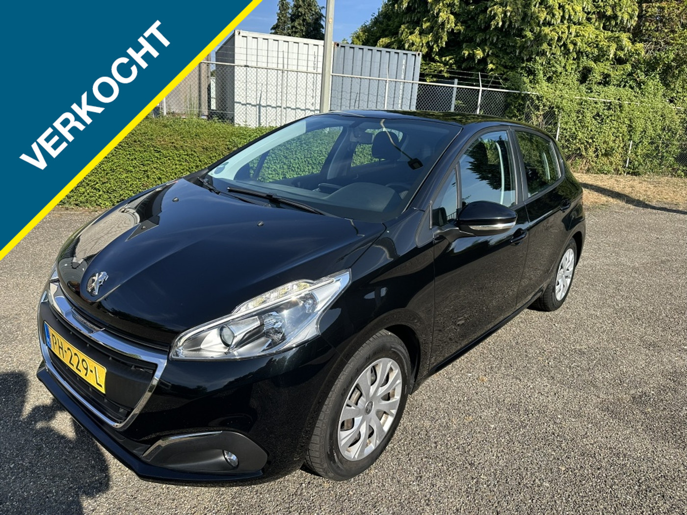 Peugeot 208 1.2 PureT. Blue Lion 2017 - voorkant