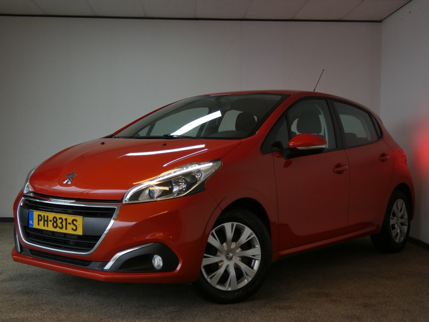 Peugeot 208 1.2 PureT. Blue Lion Nwe APK airco 2017 - voorkant