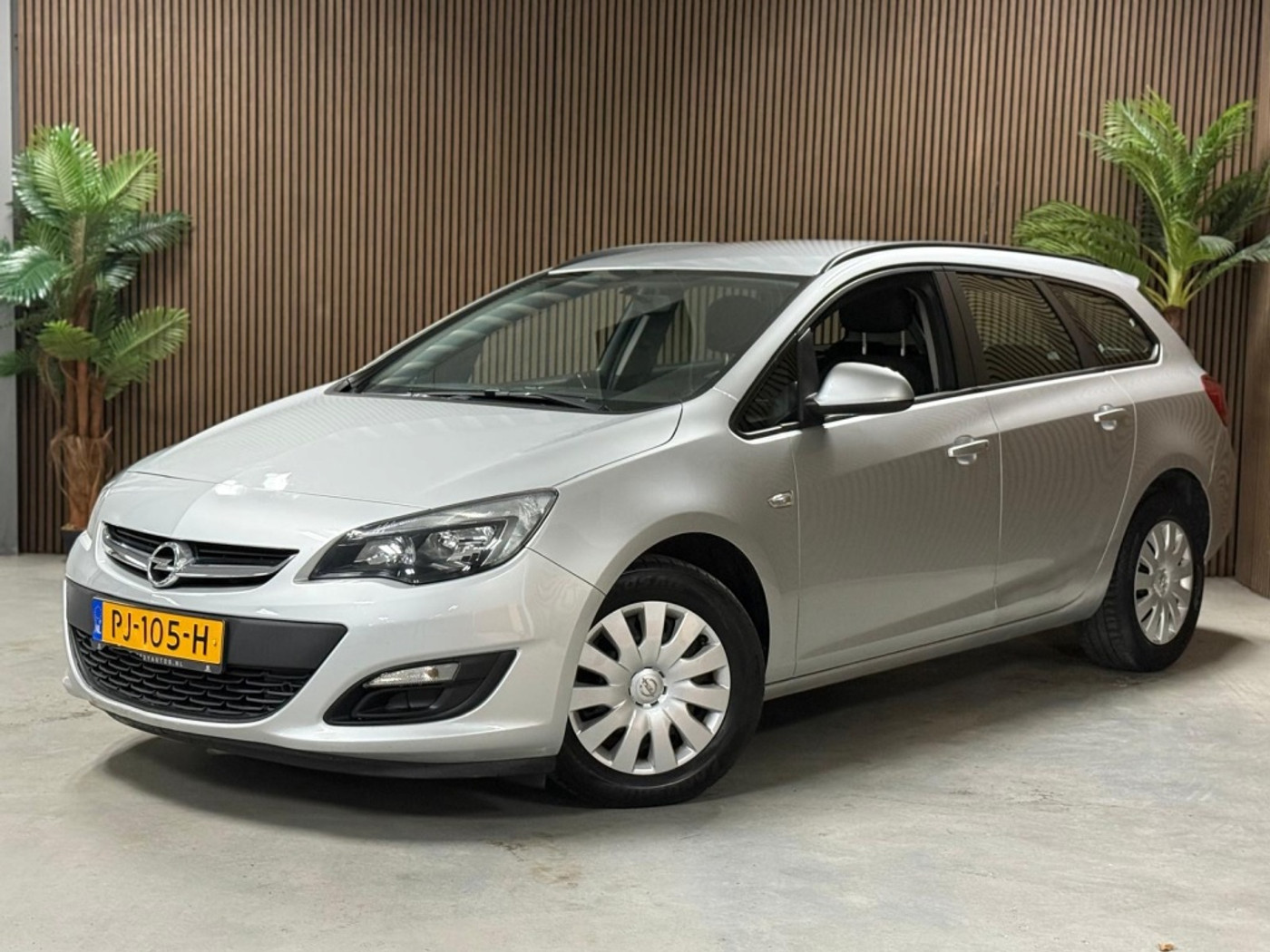 Opel Astra Sports Tourer 1.4 Turbo Edition 2015 - voorkant