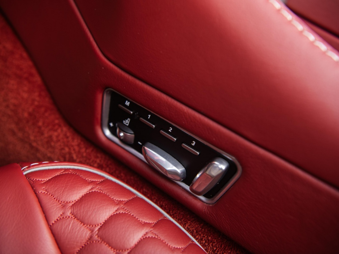 Foto van Aston Martin Vanquish Volante