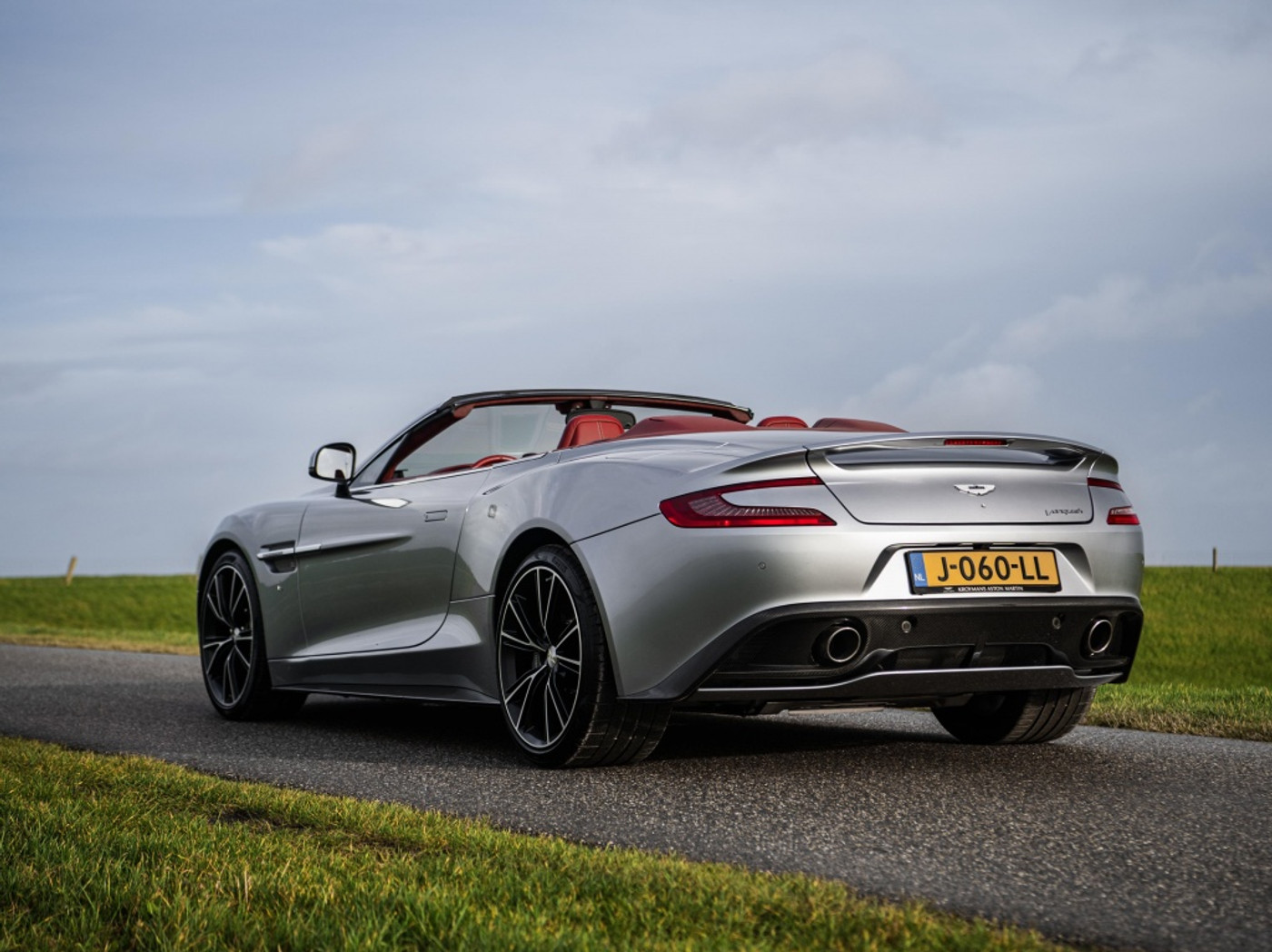 Foto van Aston Martin Vanquish Volante