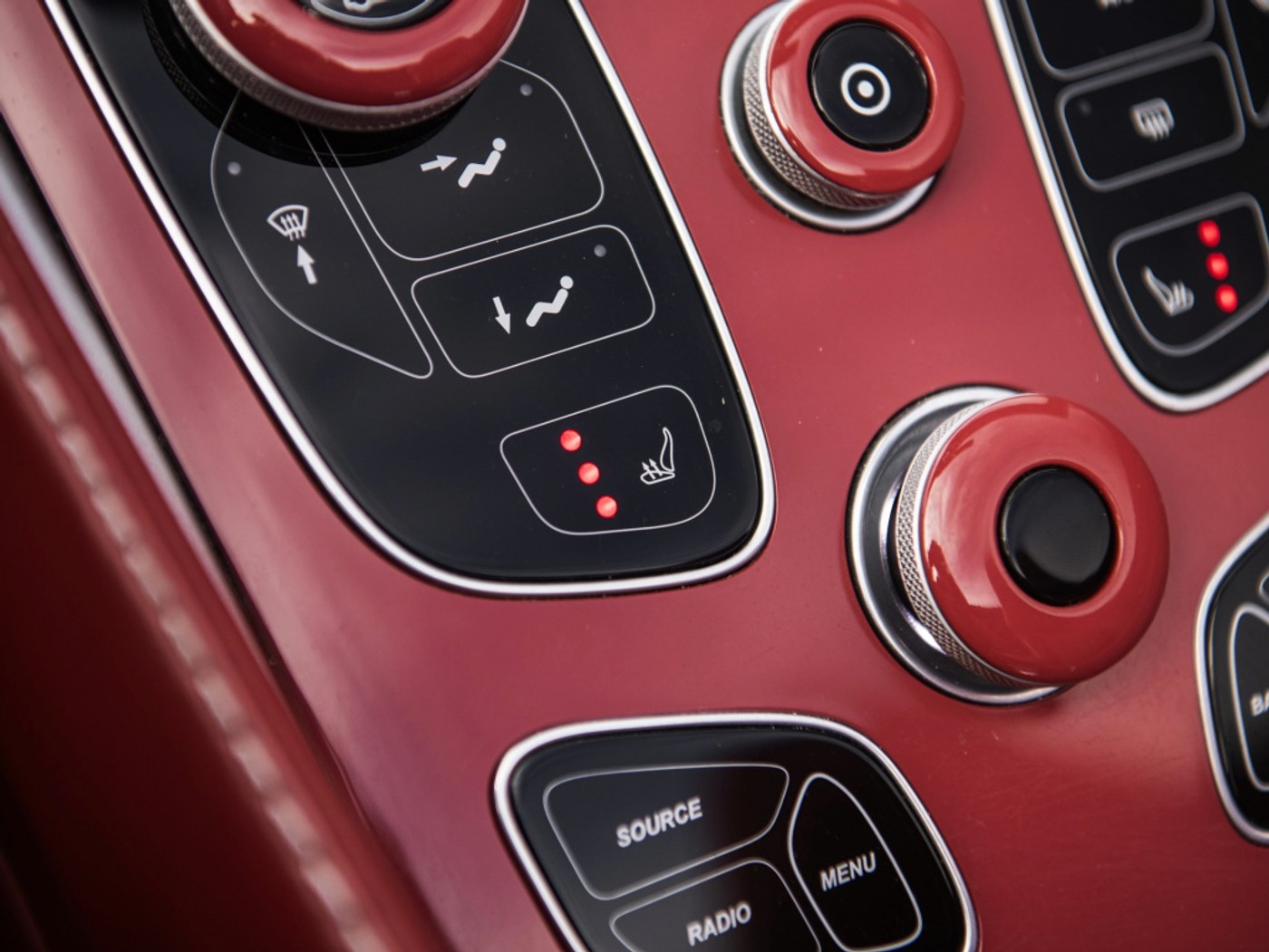 Foto van Aston Martin Vanquish Volante