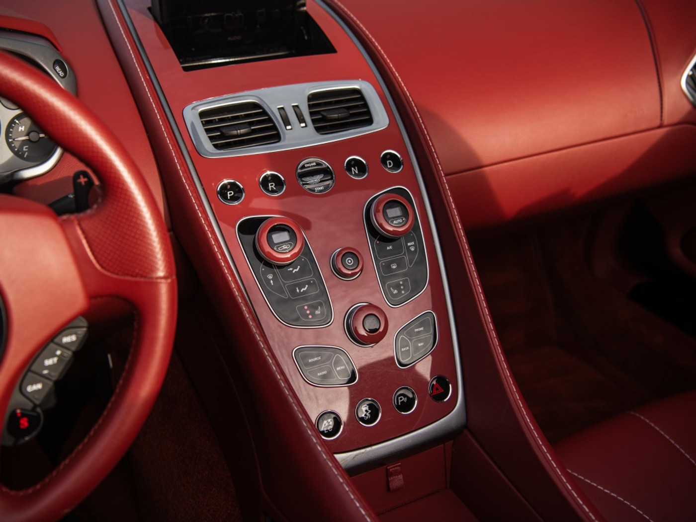 Foto van Aston Martin Vanquish Volante