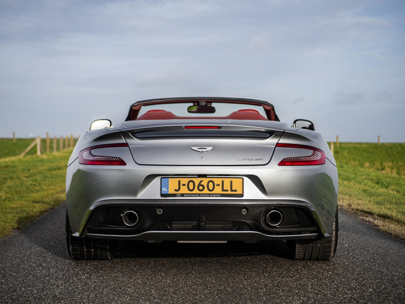 Foto van Aston Martin Vanquish Volante