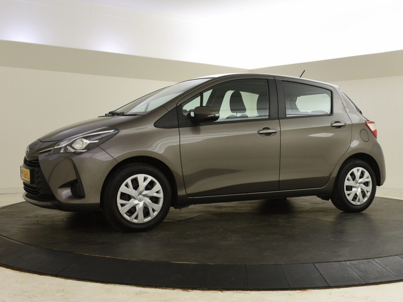 Toyota Yaris 1.5 VVT-i Comfort 2017 - voorkant