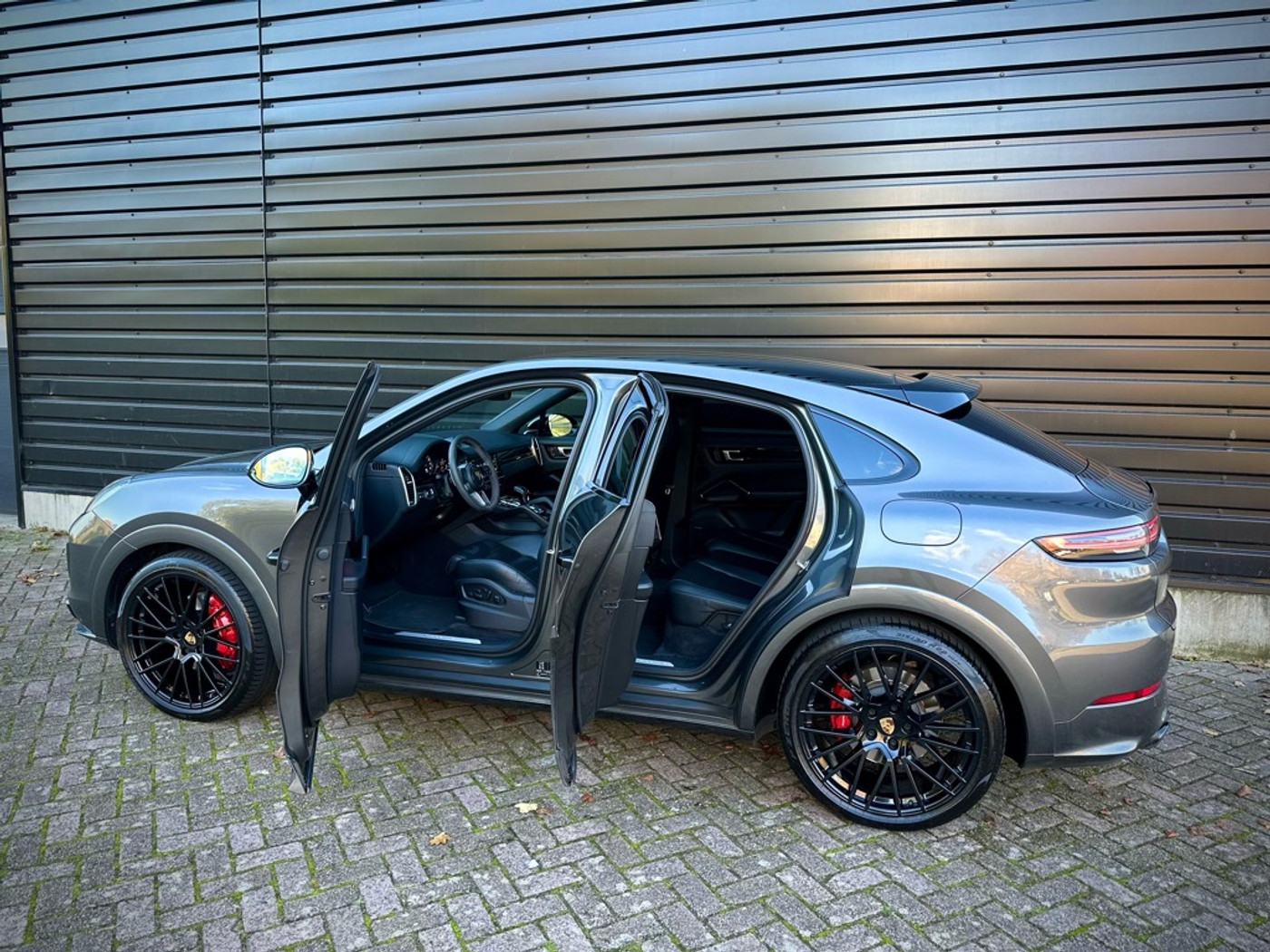 Foto van Porsche Cayenne E-hybrid
