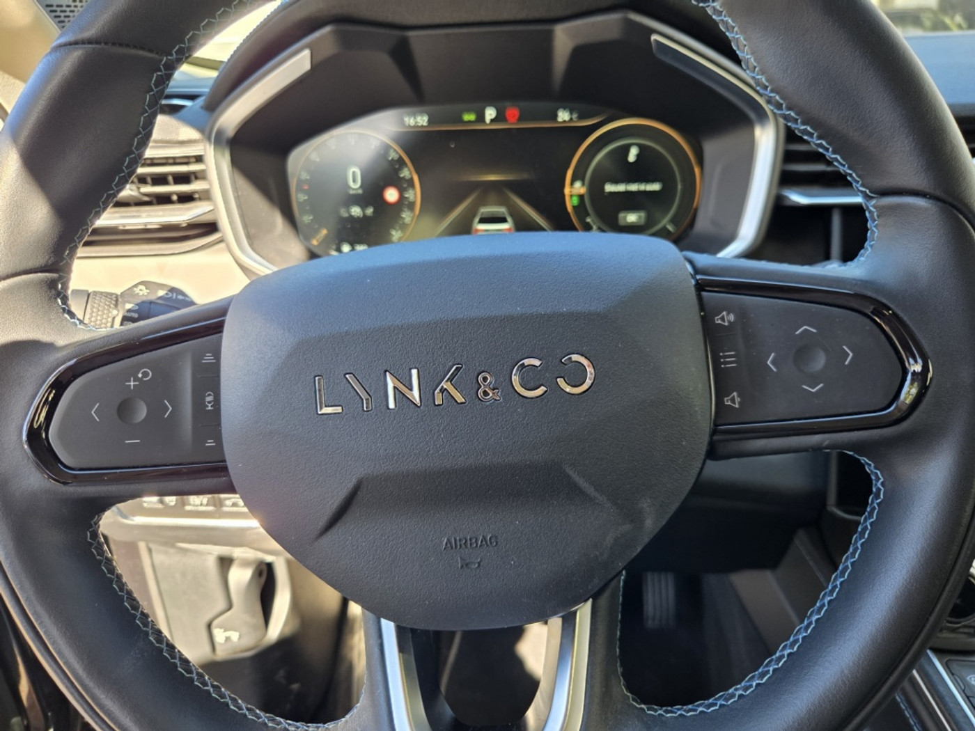 Foto van Lynk&co LYNK & Co 01