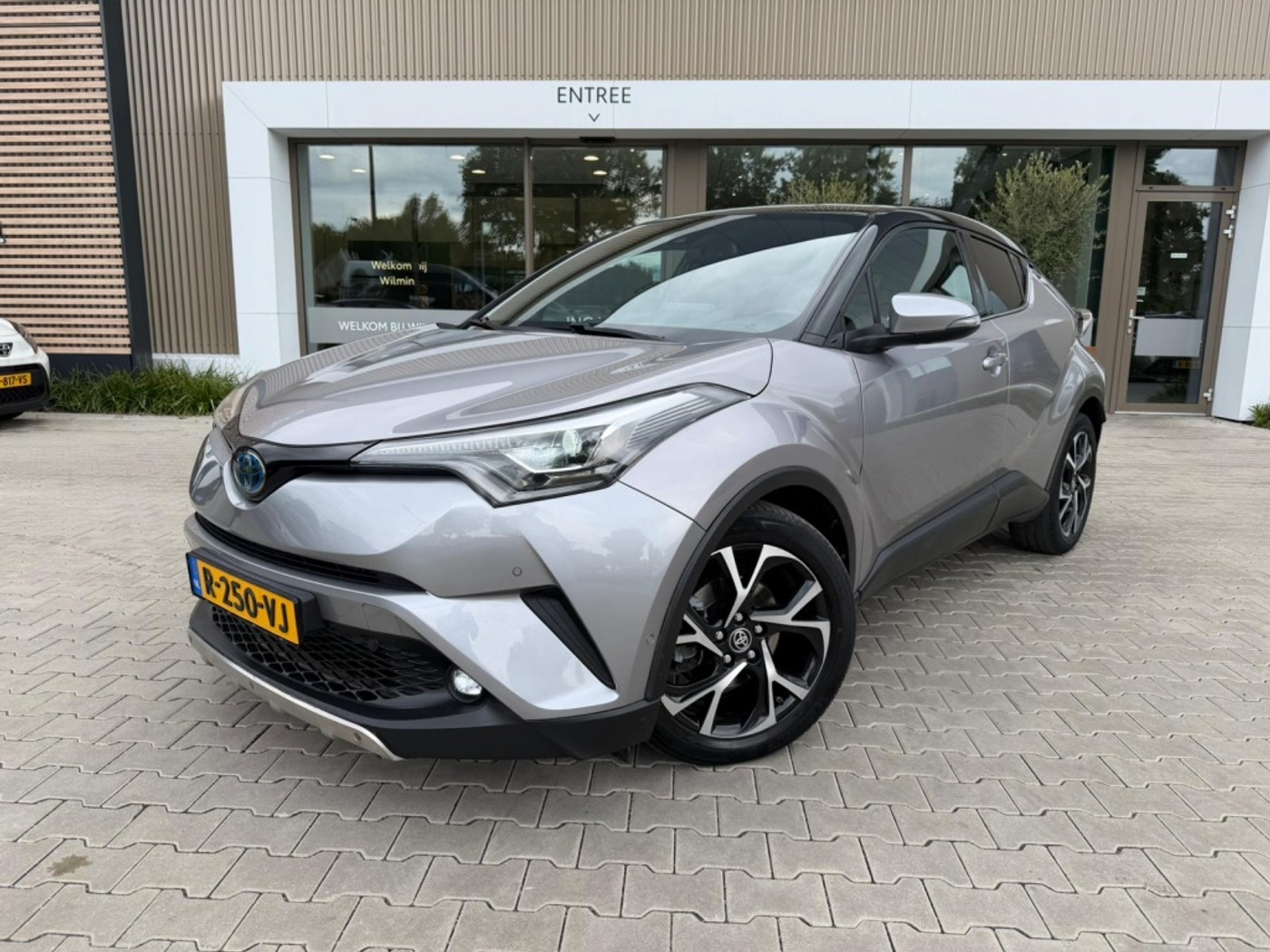 Toyota Toyota C-hr 1.8 Hybrid Bi-Tone Edition | Lederen bekleding | Stoelverwarming 2019 - voorkant