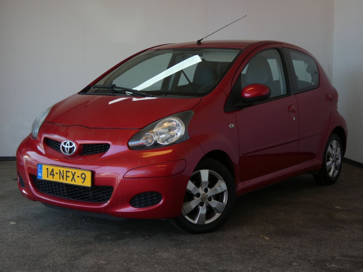 Toyota Toyota Aygo 1.0-12V Aspir. Red Airco 2010 - voorkant