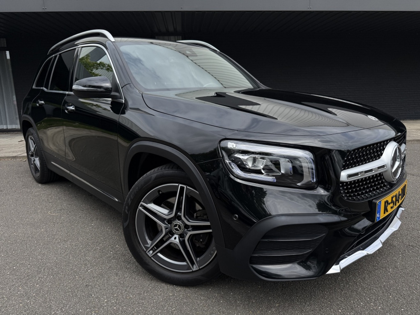 Mercedes-Benz GLB 180 180 AMG Line - 7 persoons - Origineel NL - 2022 - voorkant