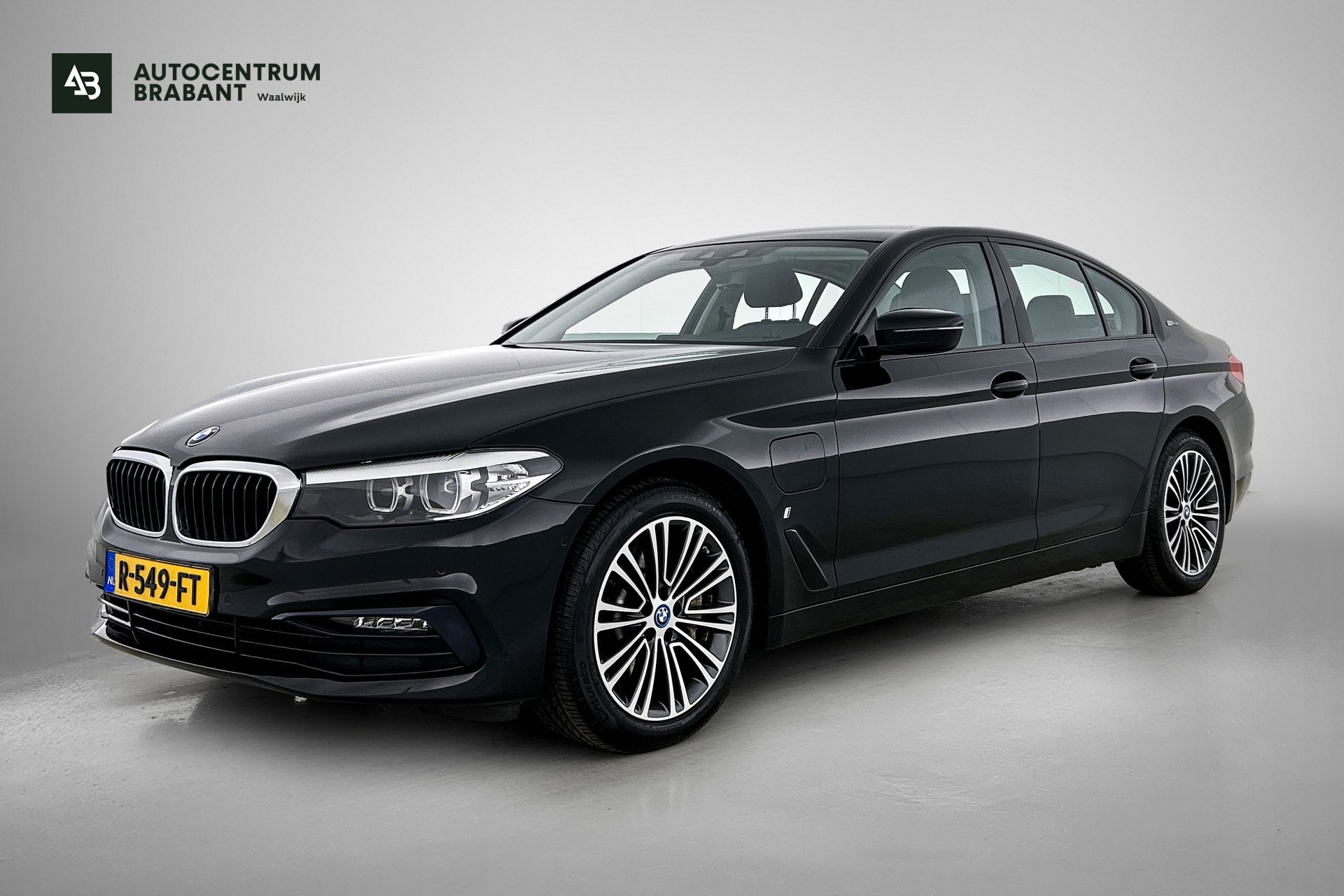 BMW 530e Iperformance 530e iPerformance High Executive(Dealer OnderH, Camera, StoelV, SfeerV, Navi, Etc) 2019 - voorkant