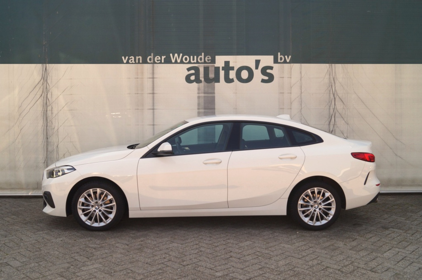 BMW 218i 218i 136pk Automaat Business Edition -LED-ECC-PDC-DAB- 2022 - voorkant