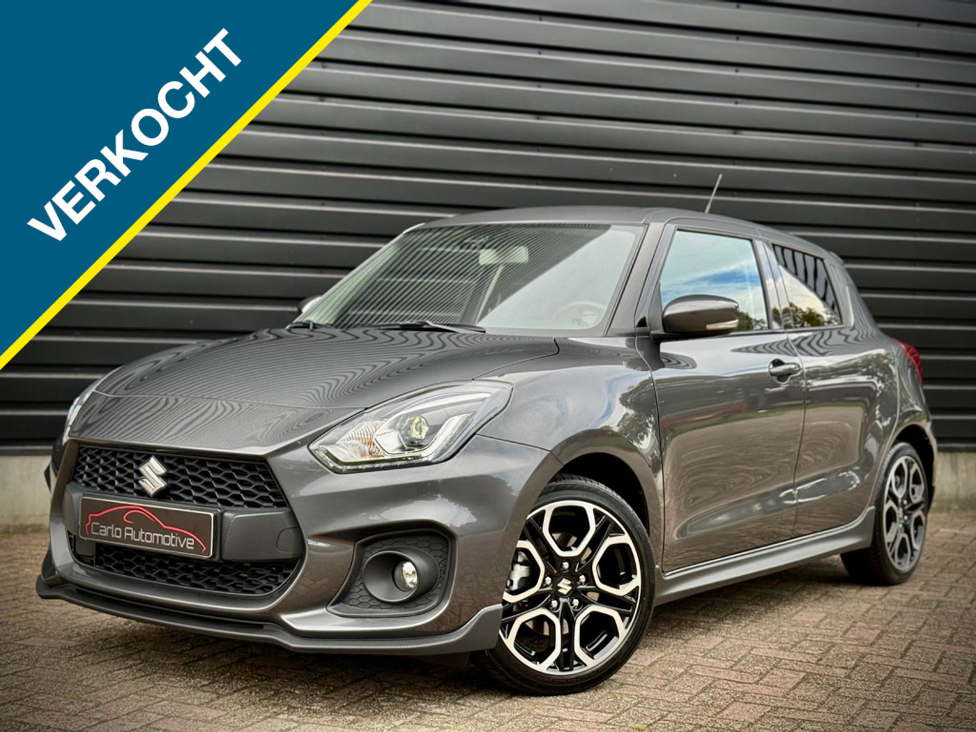 Suzuki Swift 1.4 Sport 140PK! CARBON|CAMERA|ACC|BLINDSPOT 2023 - voorkant