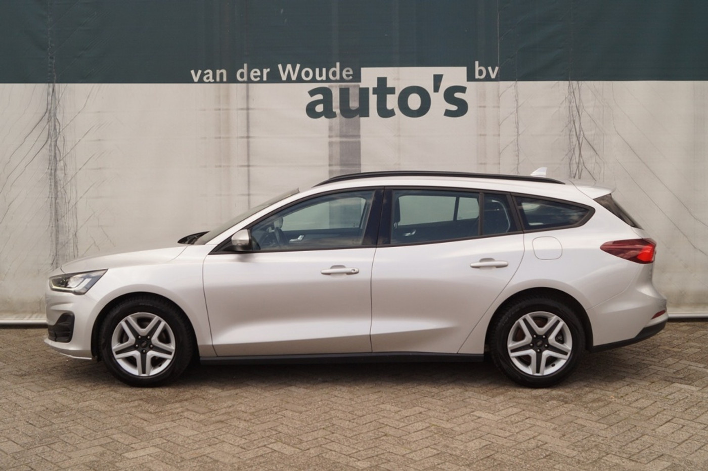 Ford Focus 1.0 EcoBoost Hybrid Connected 2022 - voorkant