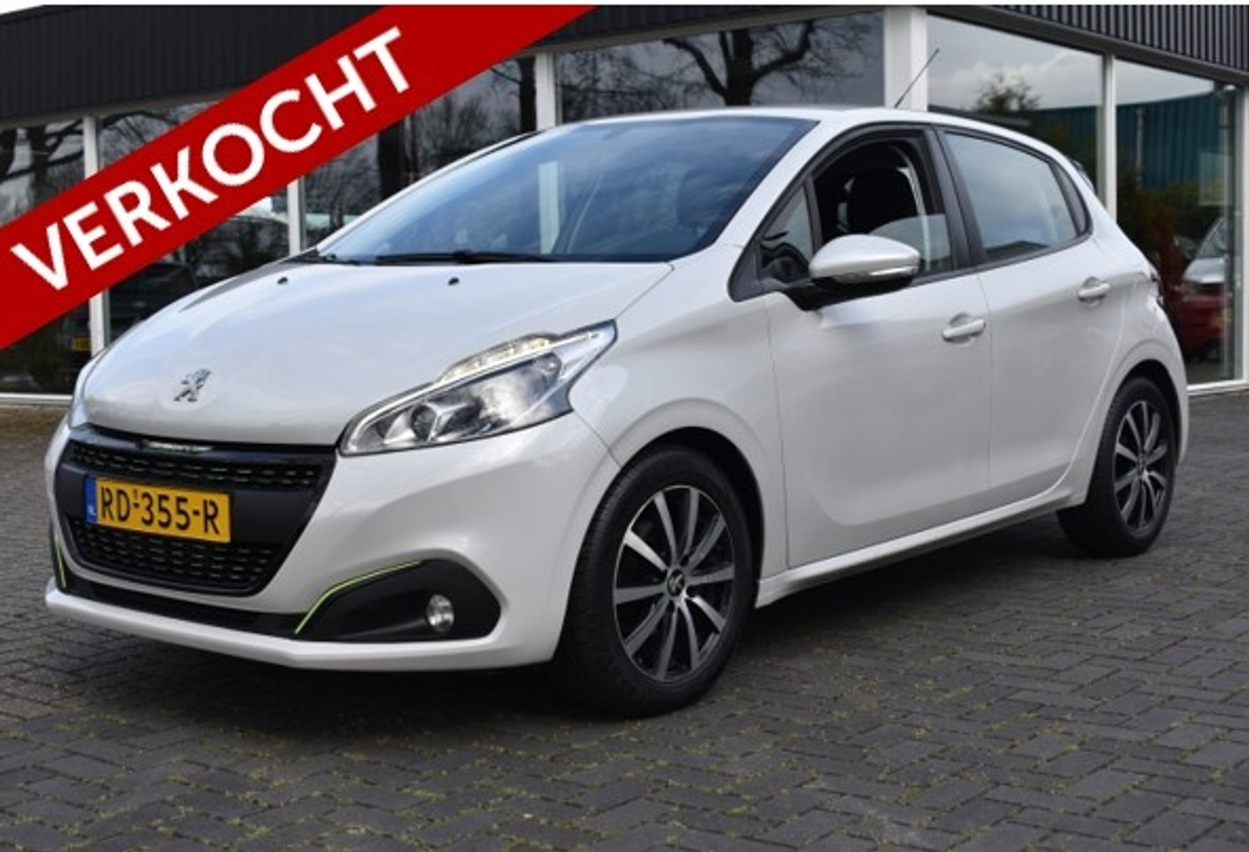 Peugeot 208 1.2 PureTech. Blue Lion NAVI CRUISE PDC CARPLAY 2017 - voorkant