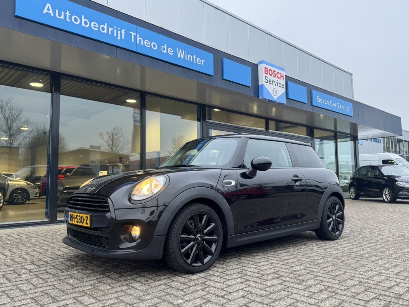 Mini Cooper 1.5 Cooper Business | Airco | Cruise | Navi | Bluetooth | 2017 - voorkant