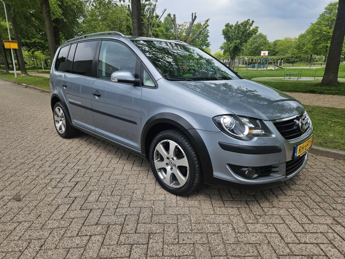 Volkswagen Touran 1.4 TSI Cross 2008 - voorkant