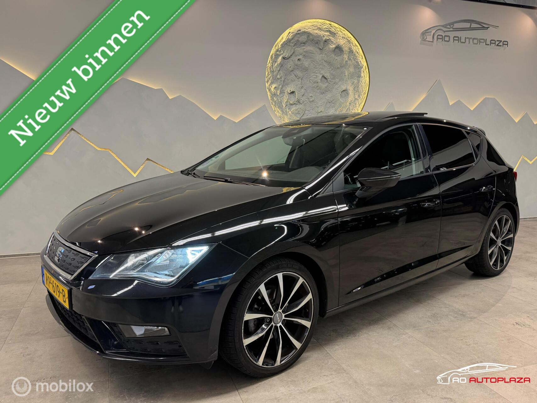 Seat Leon 1.0 EcoTSI Style Business Intense Panorama/Keyless/Carplay 2018 - voorkant