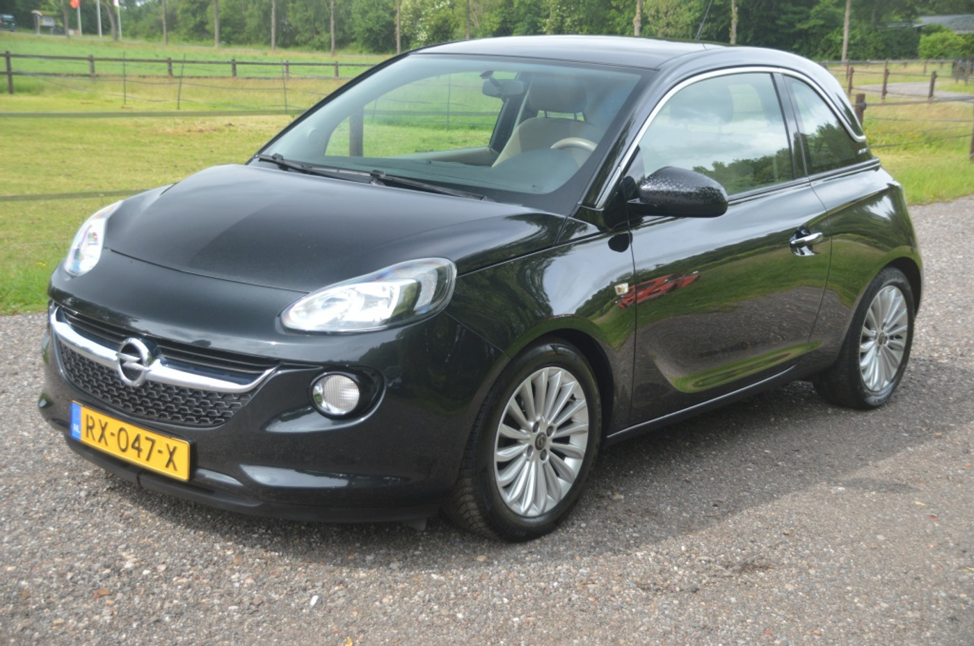 Opel Adam 1.2 Glam Zwart Clima Cruise 2014 - voorkant