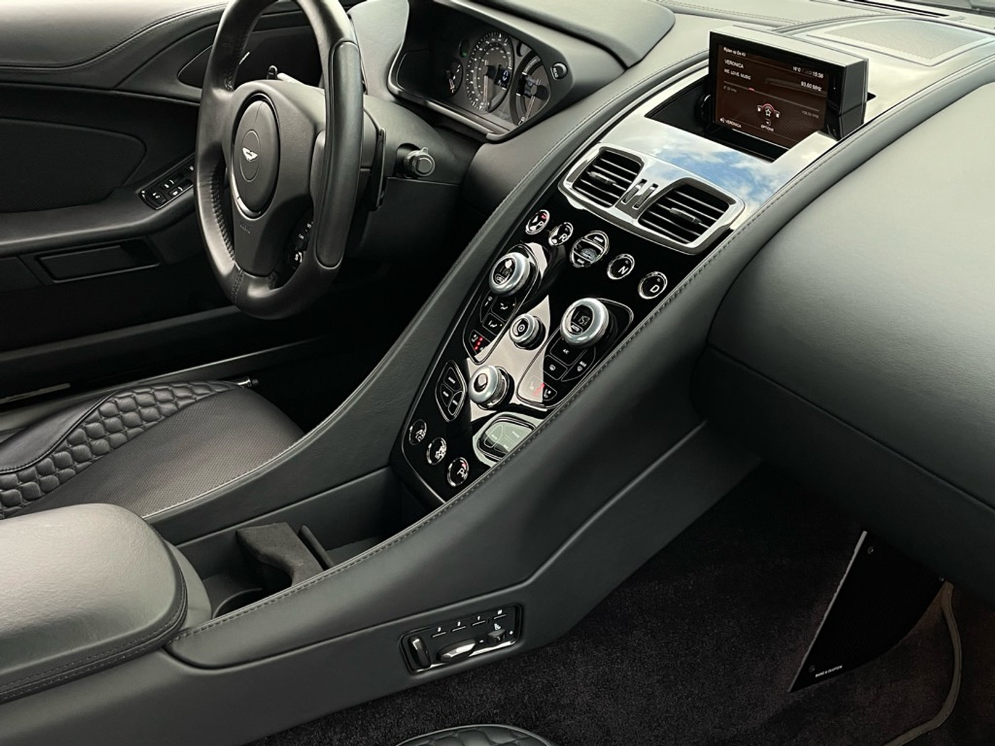 Foto van Aston Martin Vanquish