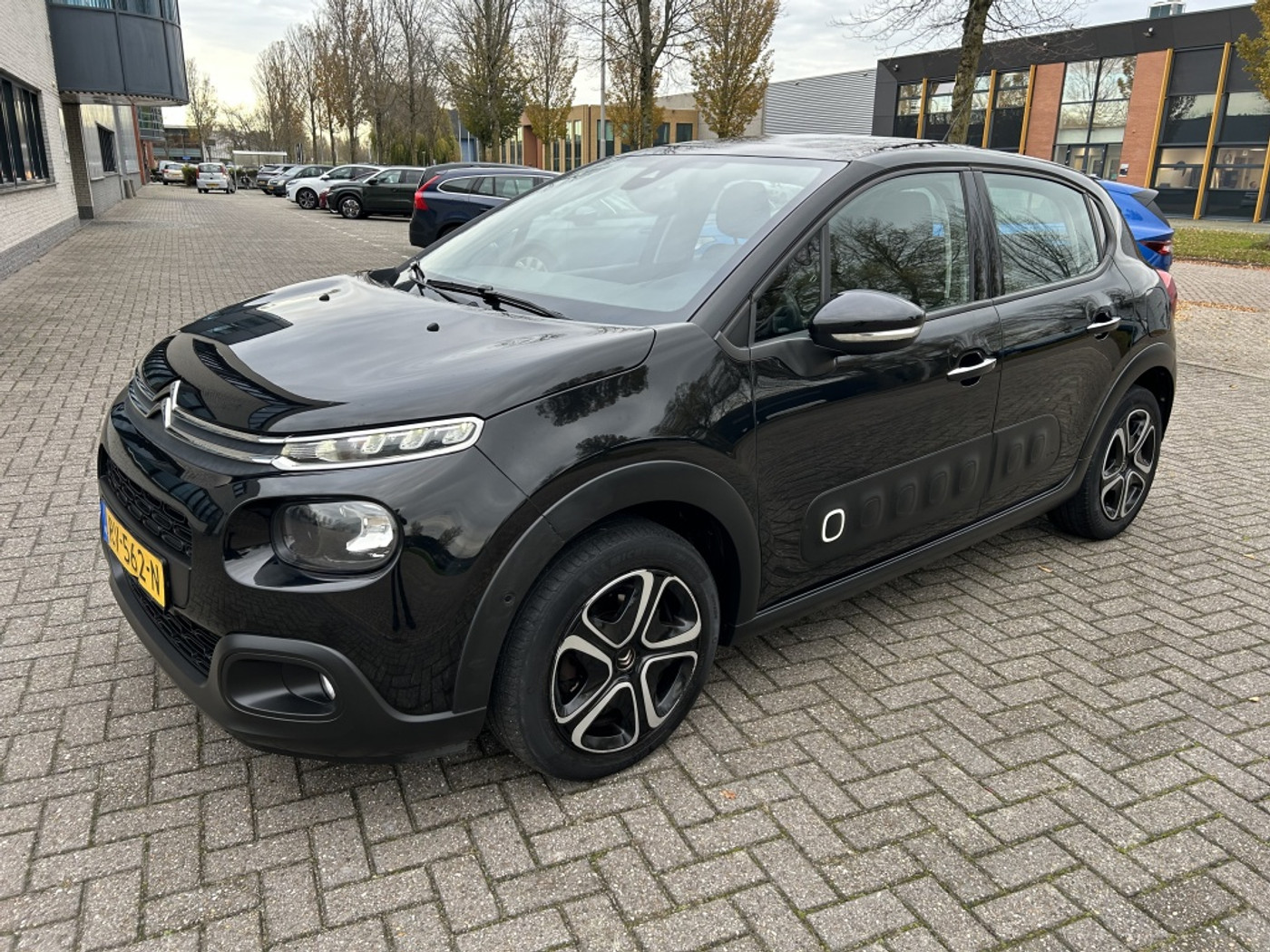 Citroen C3 1.2 PT S&S Shine PANO STOELVW KEY-LESS CARPLAY. 2017 - voorkant