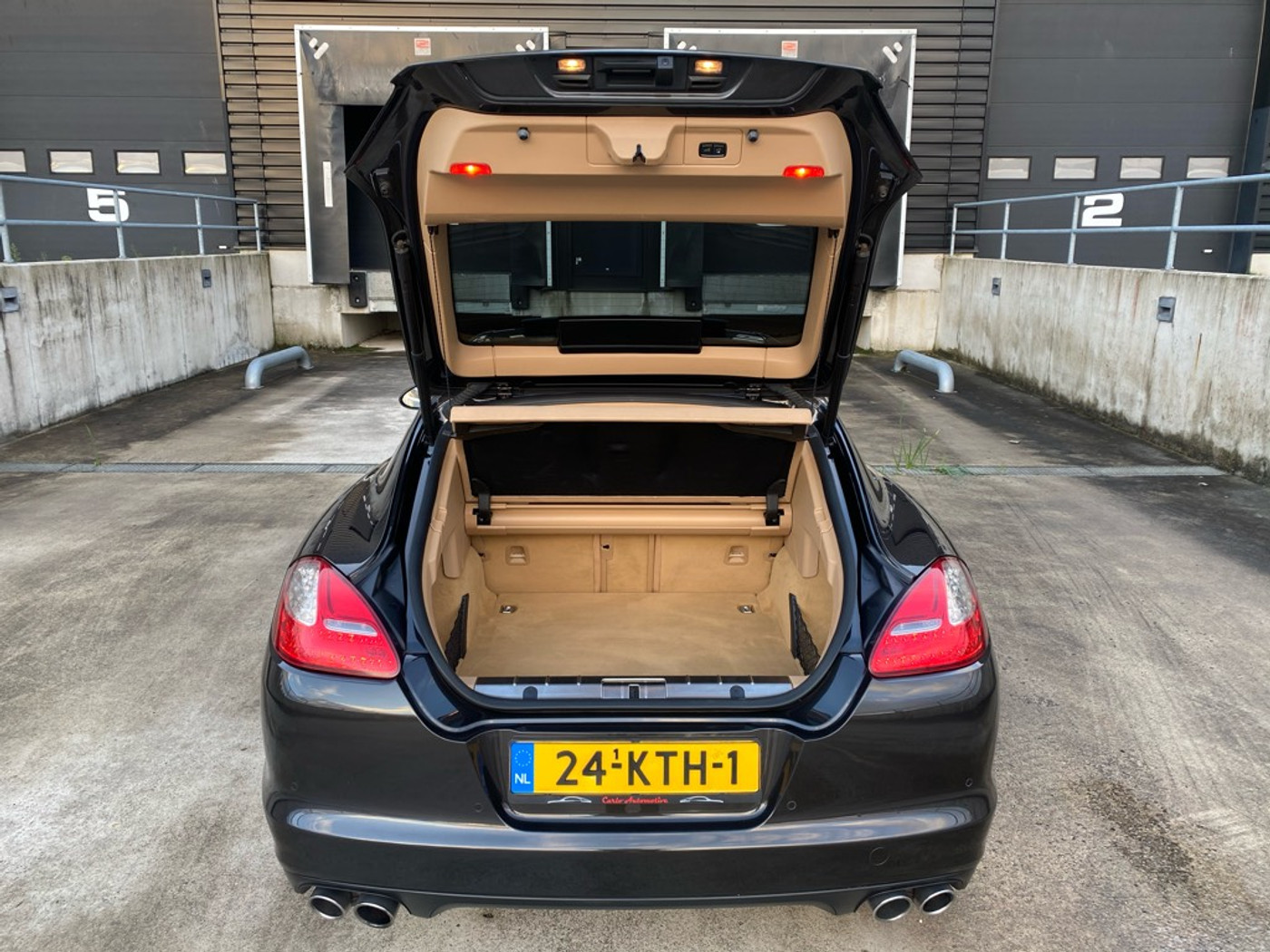 Foto van Porsche Panamera S