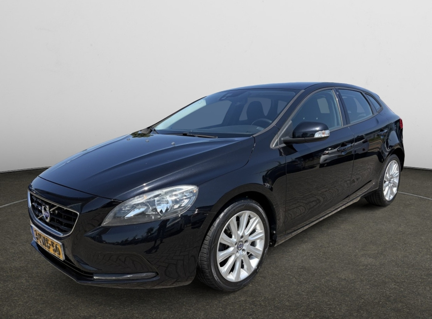 Volvo V40 1.6 T3 Kinetic 2013 - voorkant
