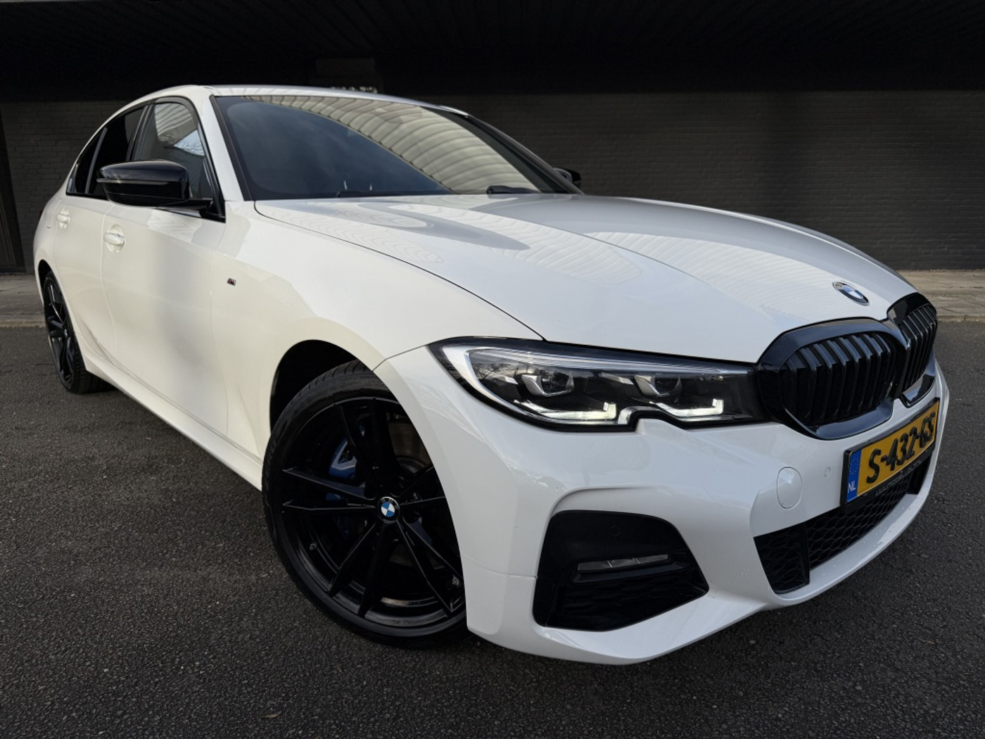 BMW 3 Series 330e High Executive M-sport 2020 - voorkant