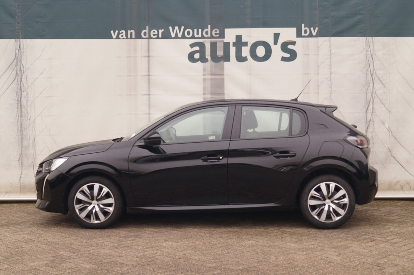 Peugeot 208 1.2 PureTech Active Pack -NAVI-AIRCO-PDC- 2023 - voorkant