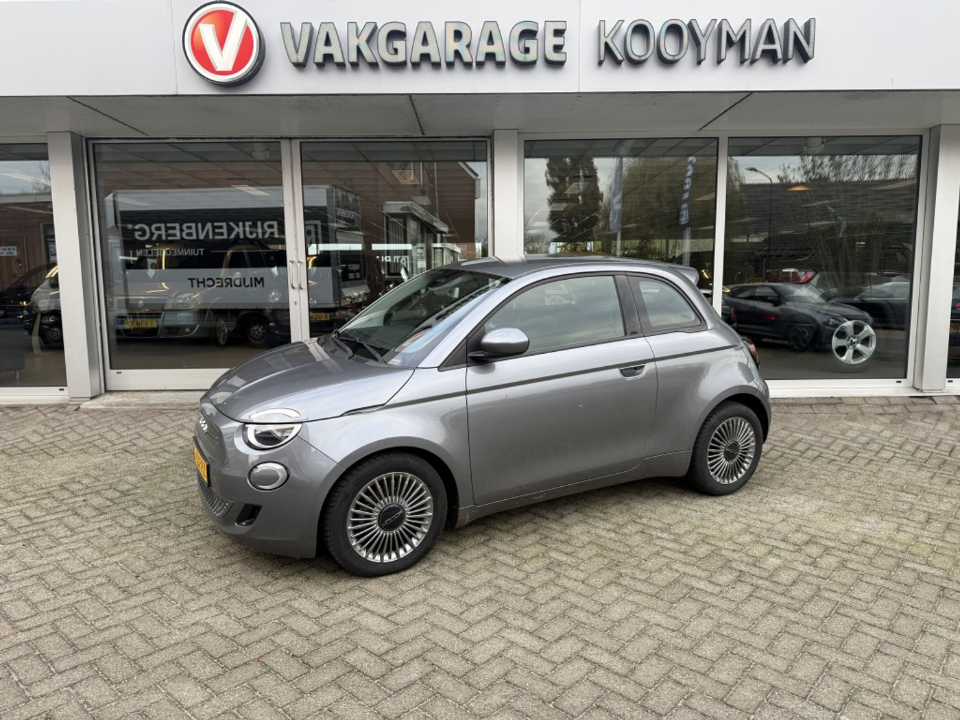 Fiat 500 Icon | carplay | lm velgen | 2023 - voorkant