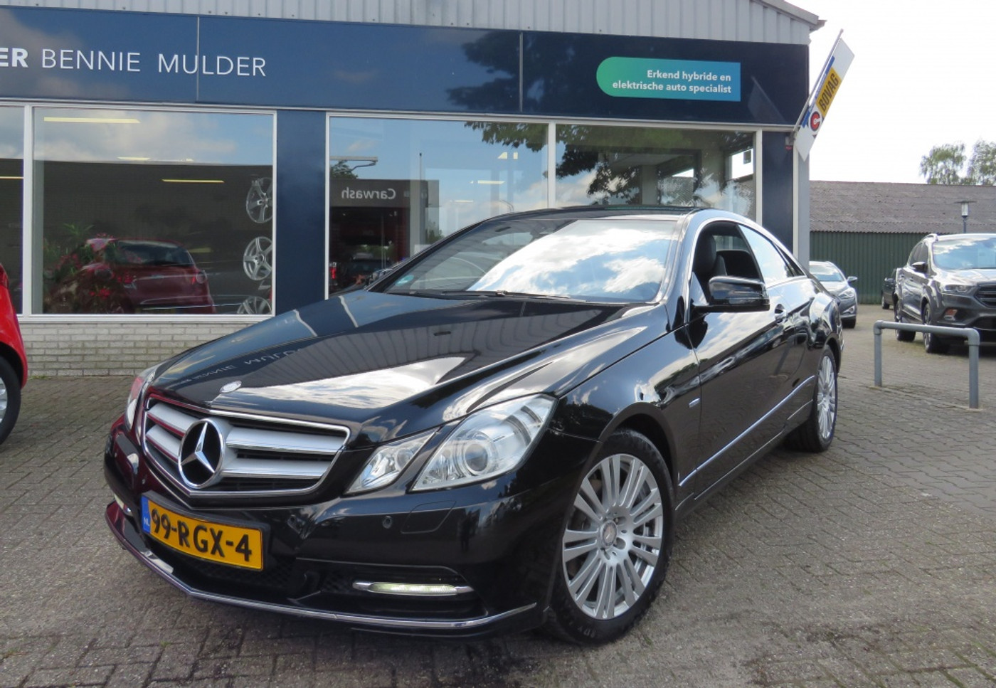 Mercedes-Benz E 200 Cgi 200 CGI Avantgarde AUT. / NAVI / XENON 2011 - voorkant