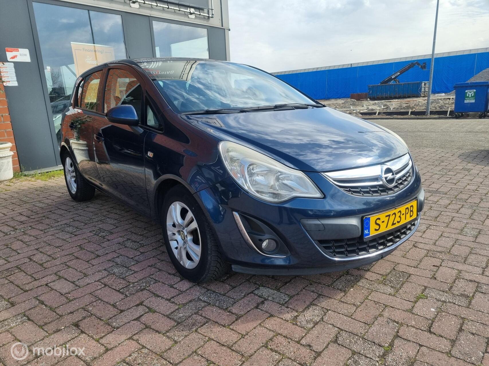 Opel Corsa 1.4-16V Edition Automaat 2011 - voorkant