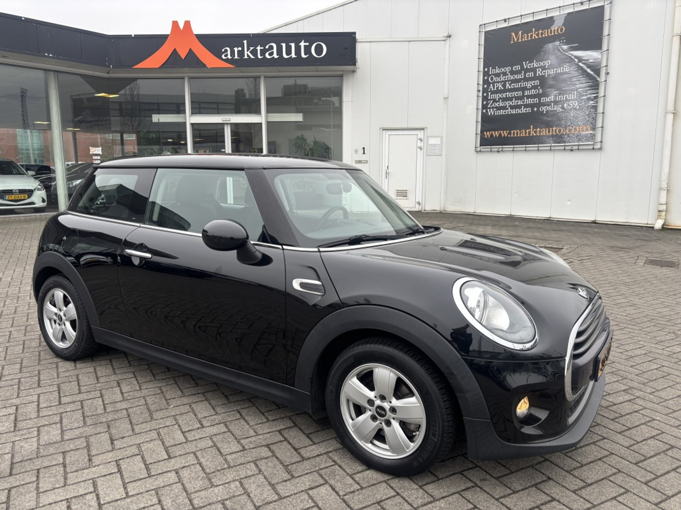 Mini Cooper 1.5 Cooper Business Navi Cruise Parkeersensoren 2018 - voorkant