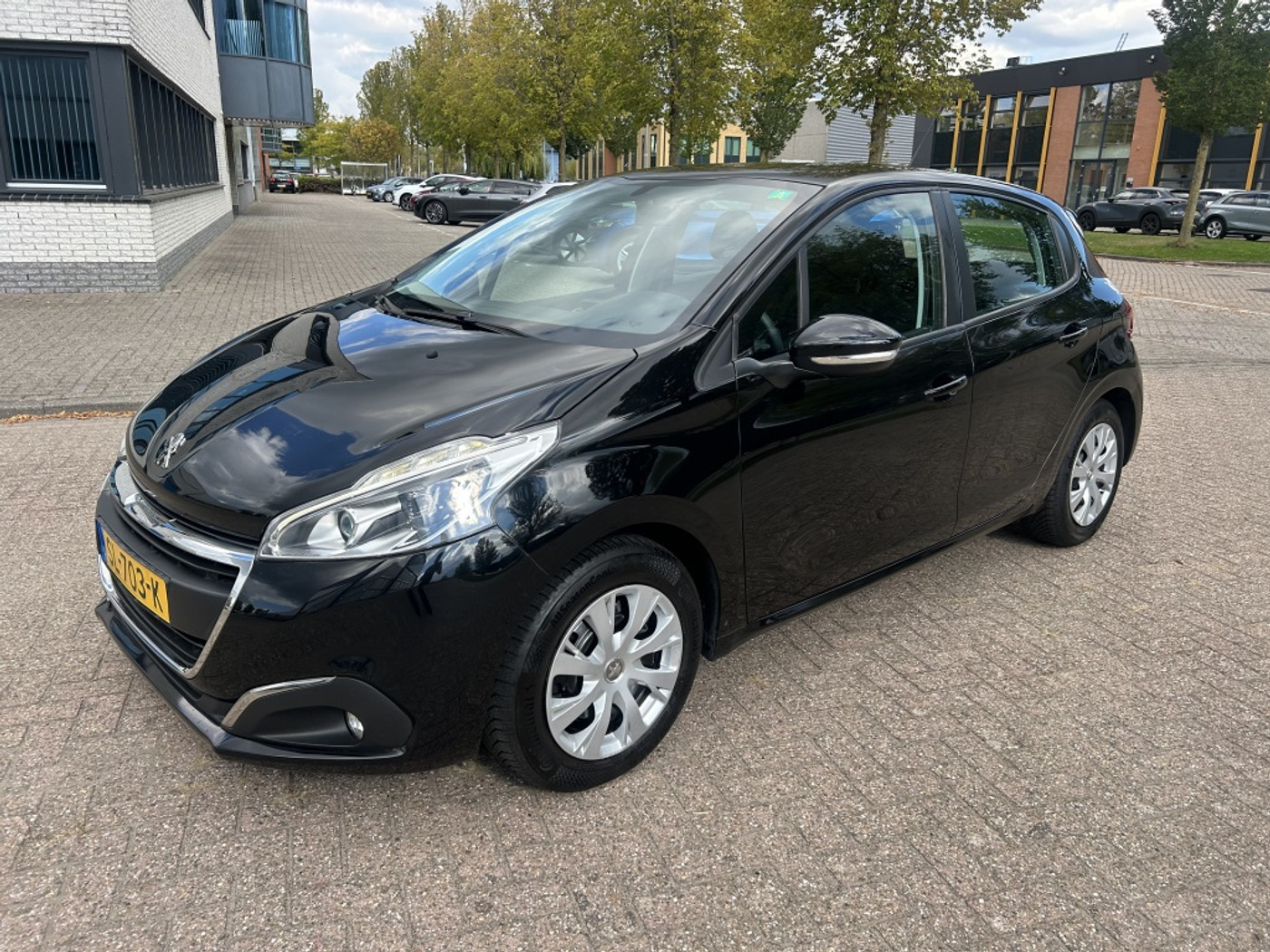 Peugeot 208 1.2 PureT. Blue Lion NAVI CRUISE PDC CARPLAY NAP! 2018 - voorkant