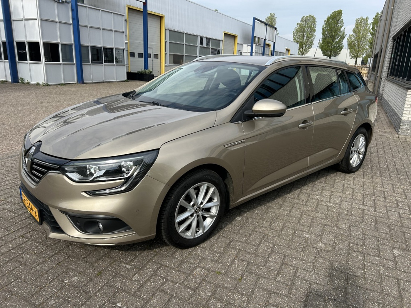 Renault Megane 1.2 TCe Limited NAVI PDC CRUISE CARPLAY. 2018 - voorkant