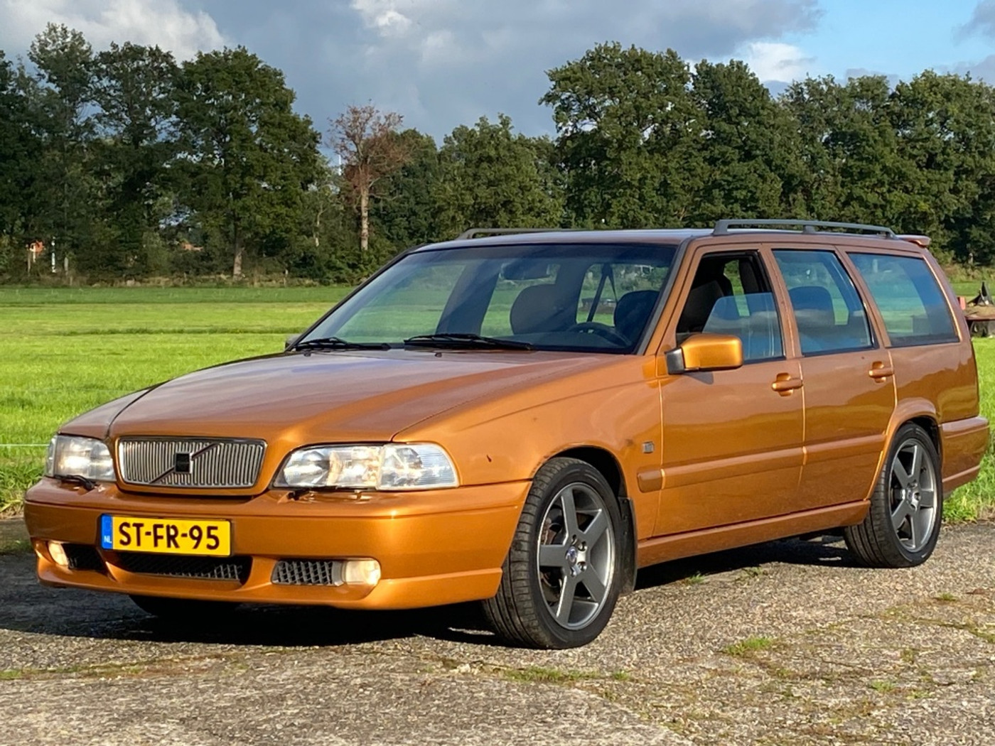 Volvo V70 V70R AWD SAFFRON AUTOMAAT 7 PERSOONS ZEER GOEDE STAAT 1998 - voorkant