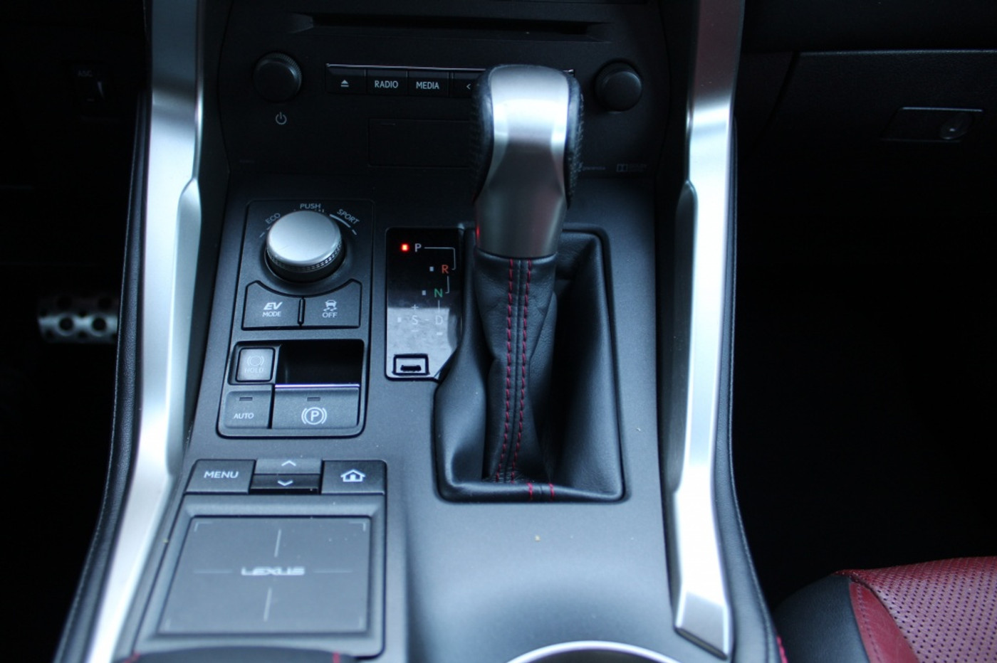 Foto van Lexus NX