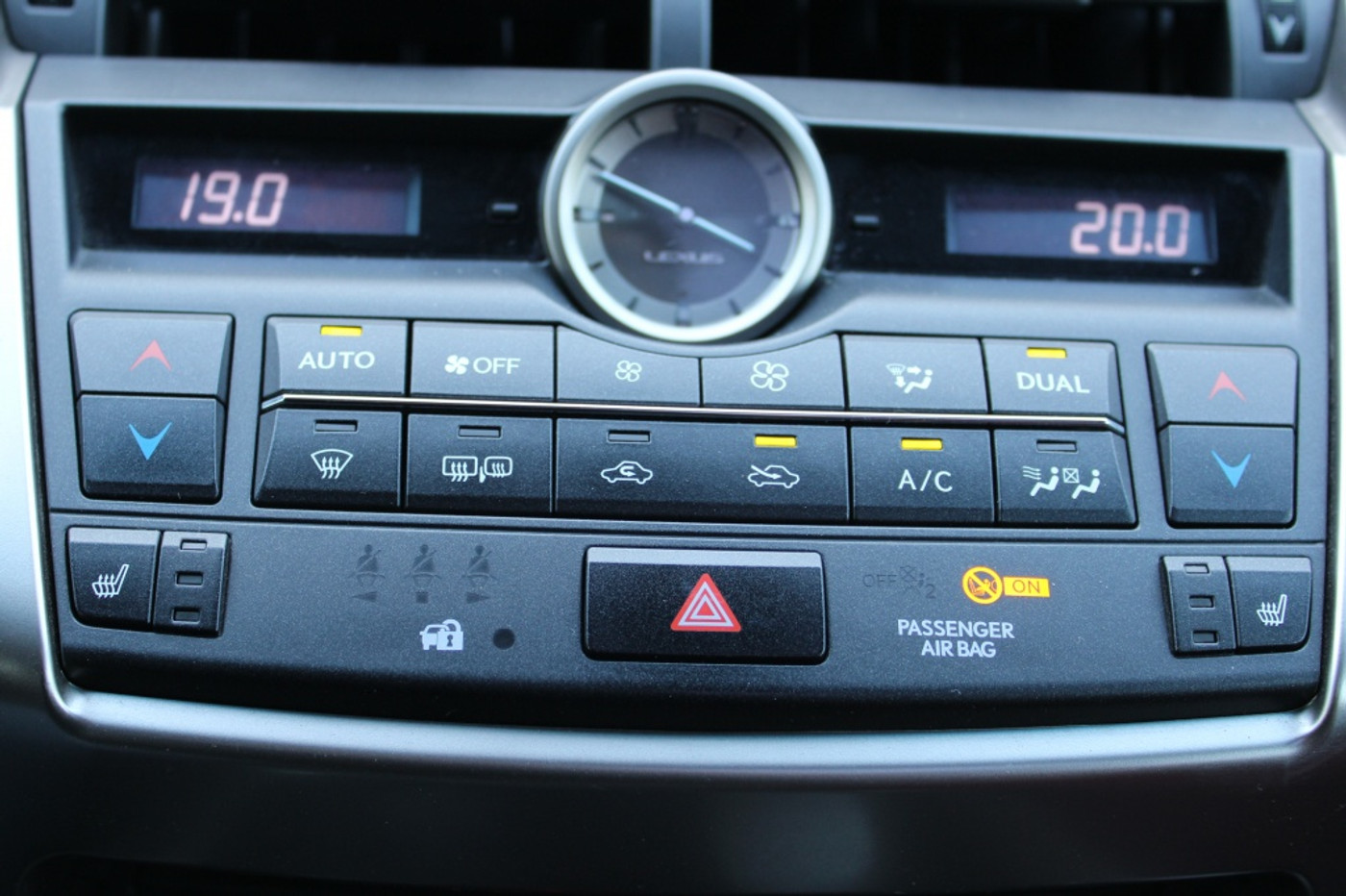 Foto van Lexus NX