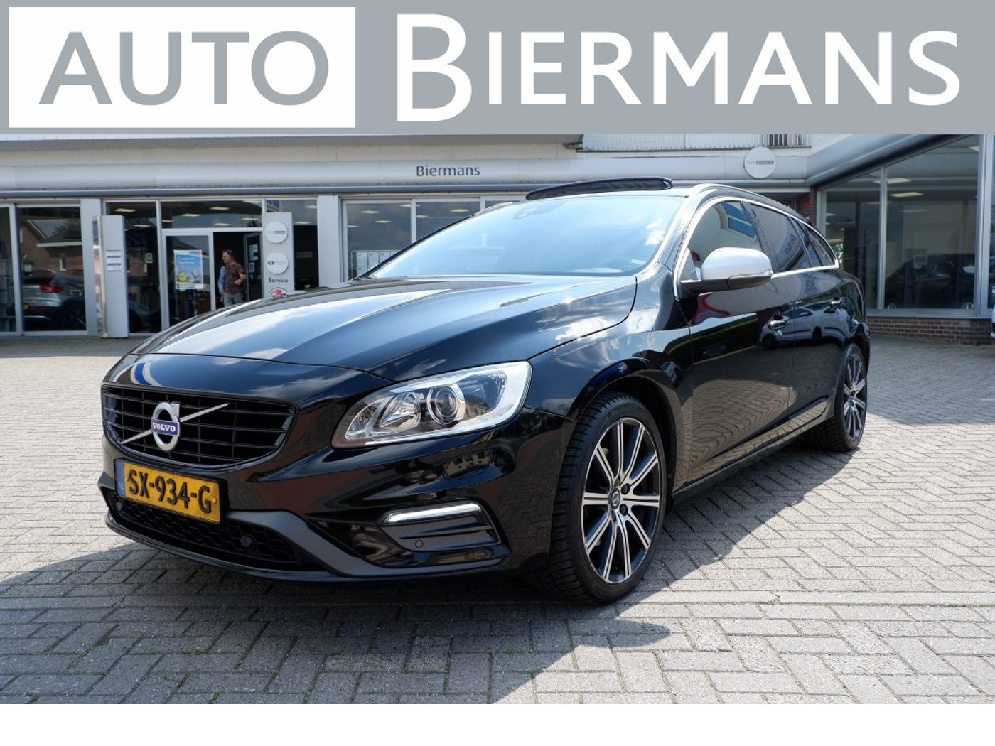 Volvo V60 2.0 T4 Bus. Sport / INCL. 12mnd BOVAG / schuif-Kantel dak 2018 - voorkant