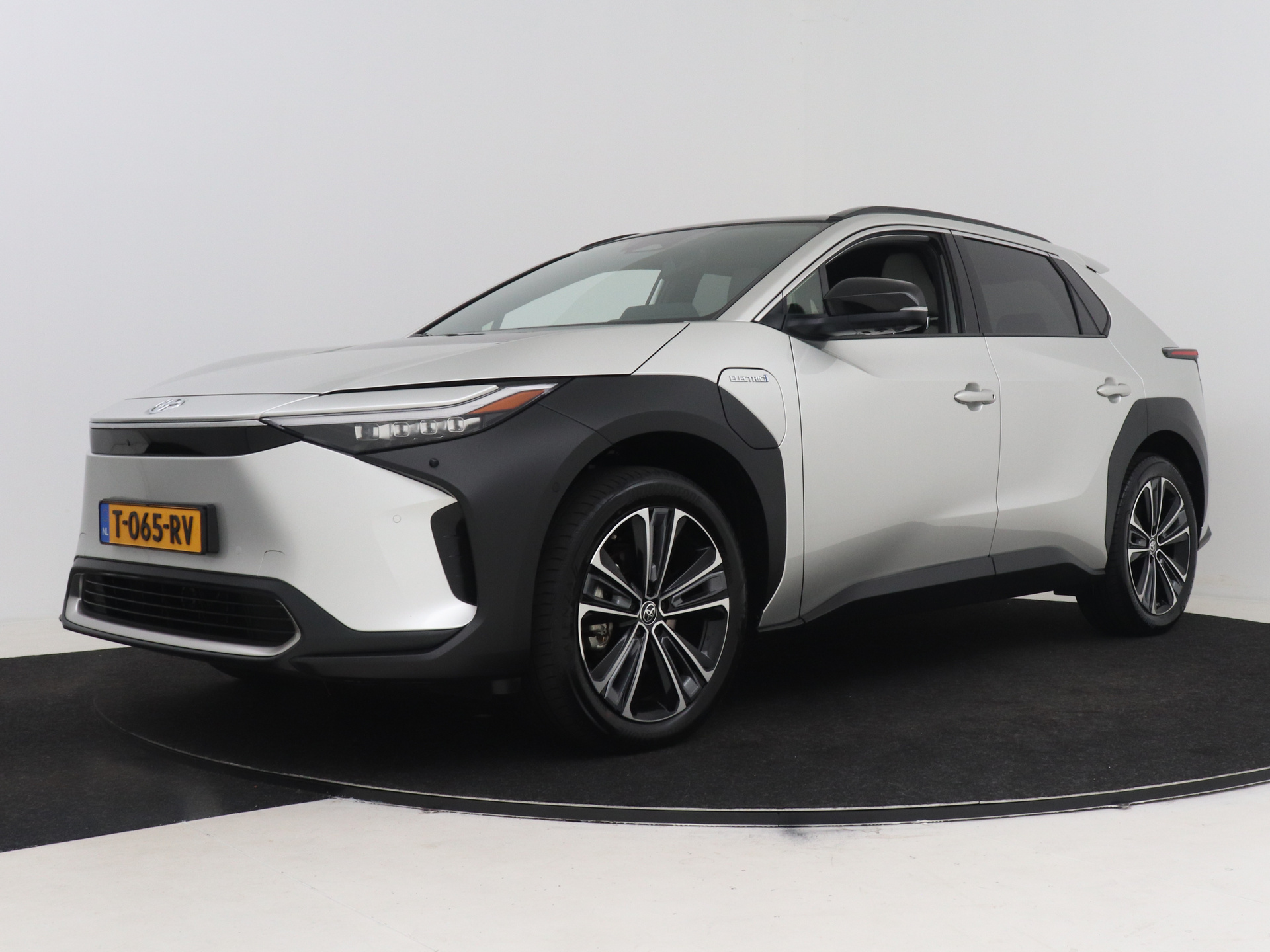 Toyota Toyota Bz4x Premium 4WD 71 kWh 2023 - voorkant
