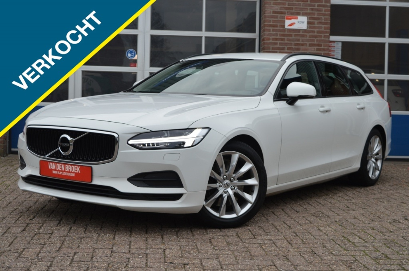 Volvo V90 2.0 T5 Momentum 2018 - voorkant
