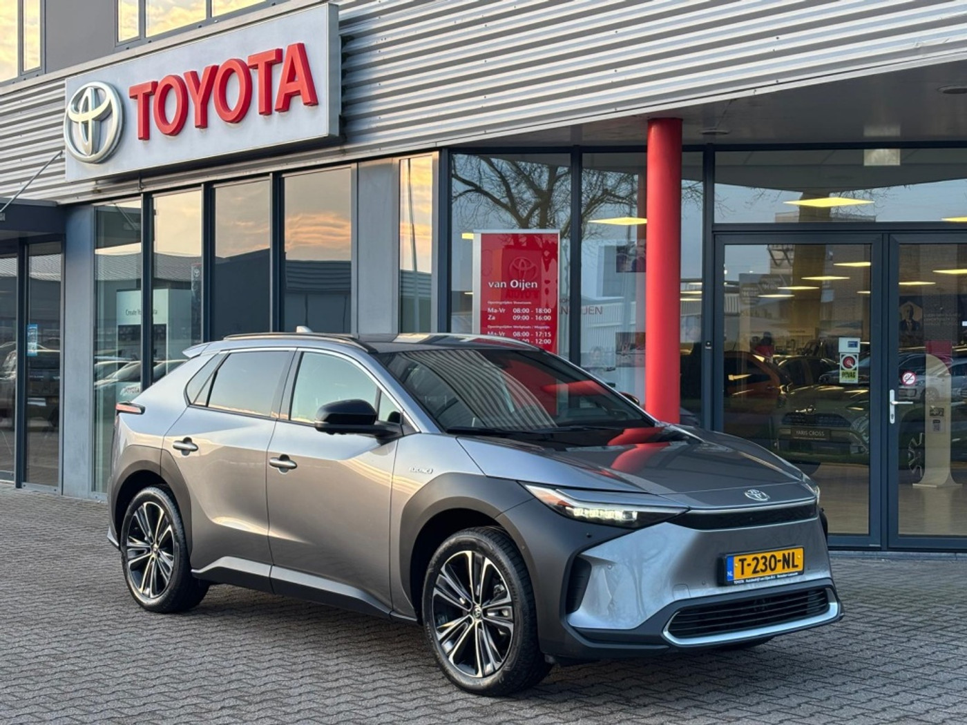 Toyota Toyota Bz4x Premium 4WD 71 kWh | Af. Trekhaak | Leder | 360 Cam | JBL | Stoe 2023 - voorkant