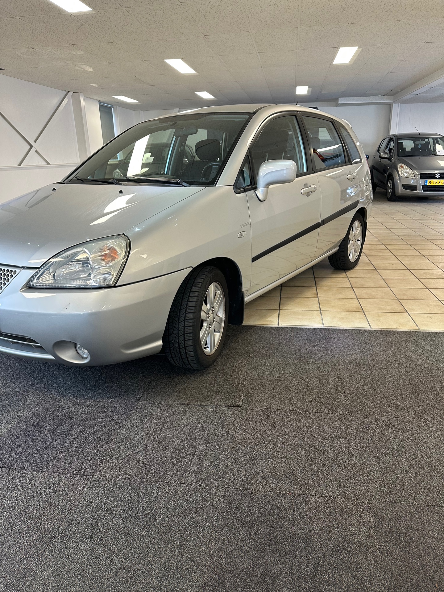 Foto van Suzuki Liana